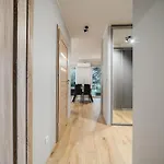 Airport Deluxe شقة *